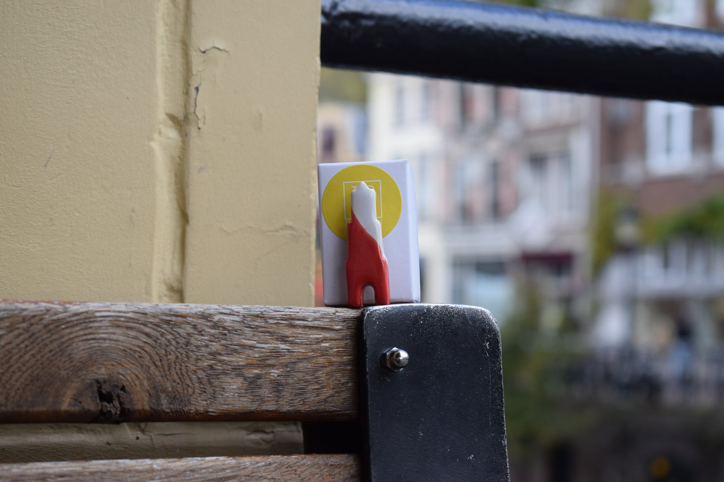 Pin keramiek handgemaakt