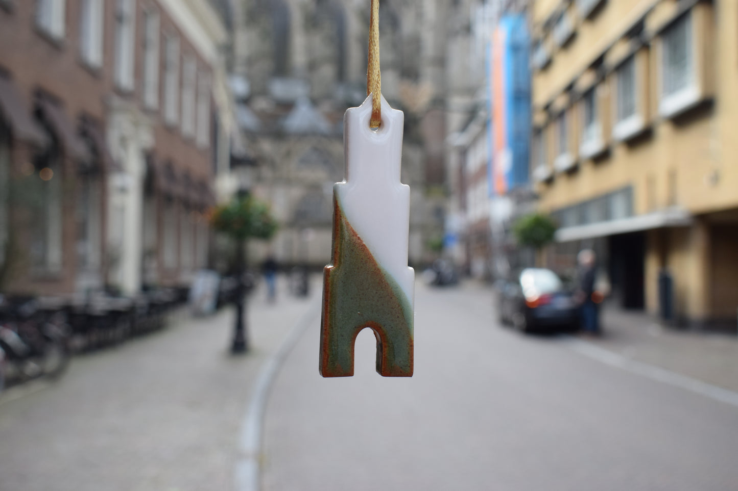 Domhanger van keramiek