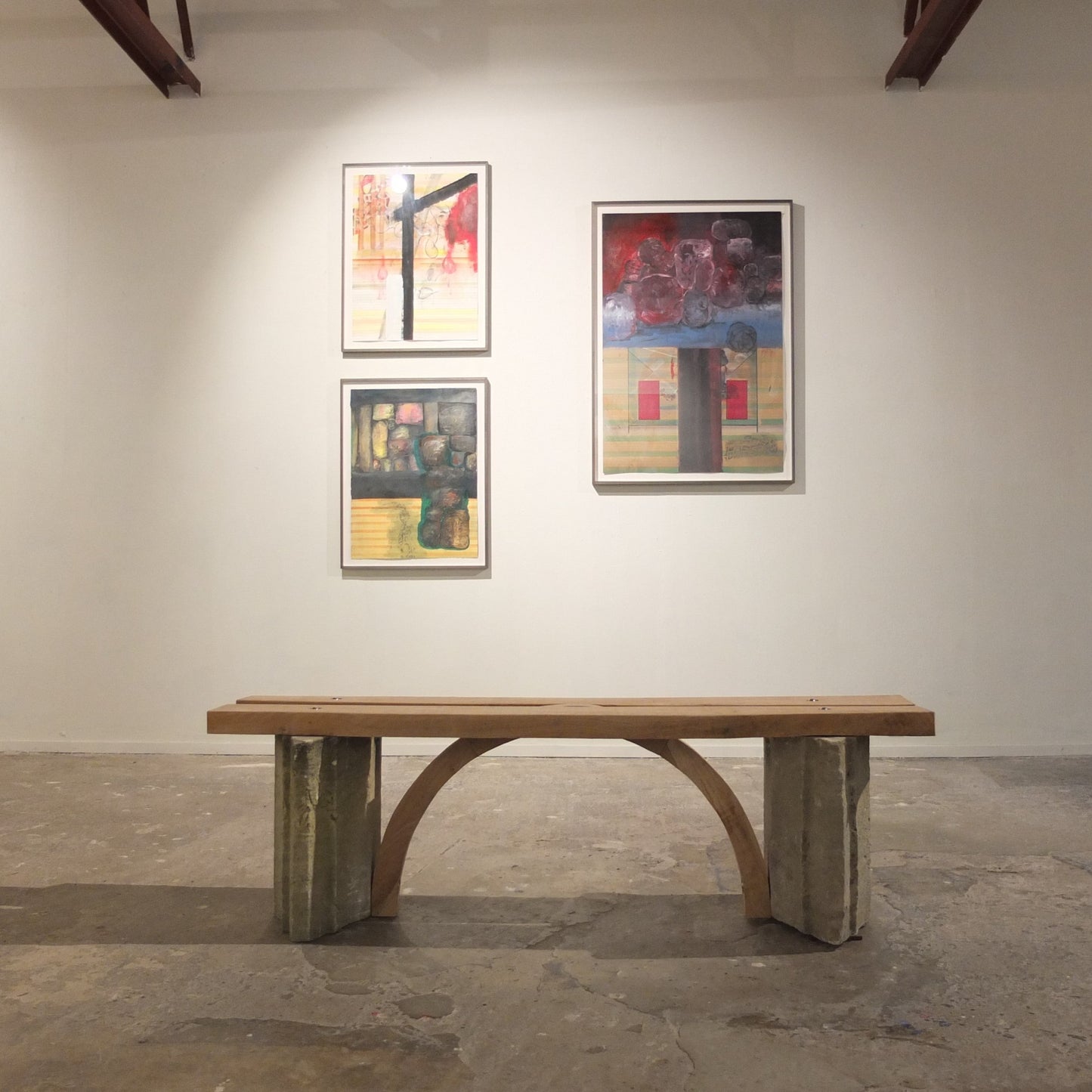 Een bankje gemaakt van stukken domtoren in het Centraal Museum