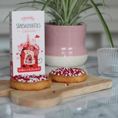 Twee beschuitjes met de muisjes van Stadsgenootjes
