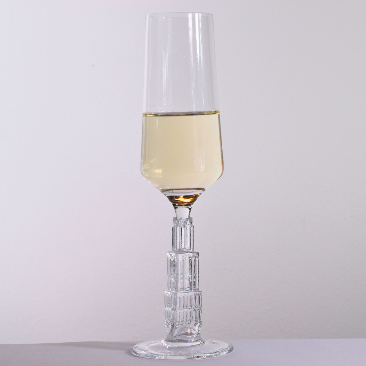 Met de hand geblazen champagneglas met de Domtoren als voet
