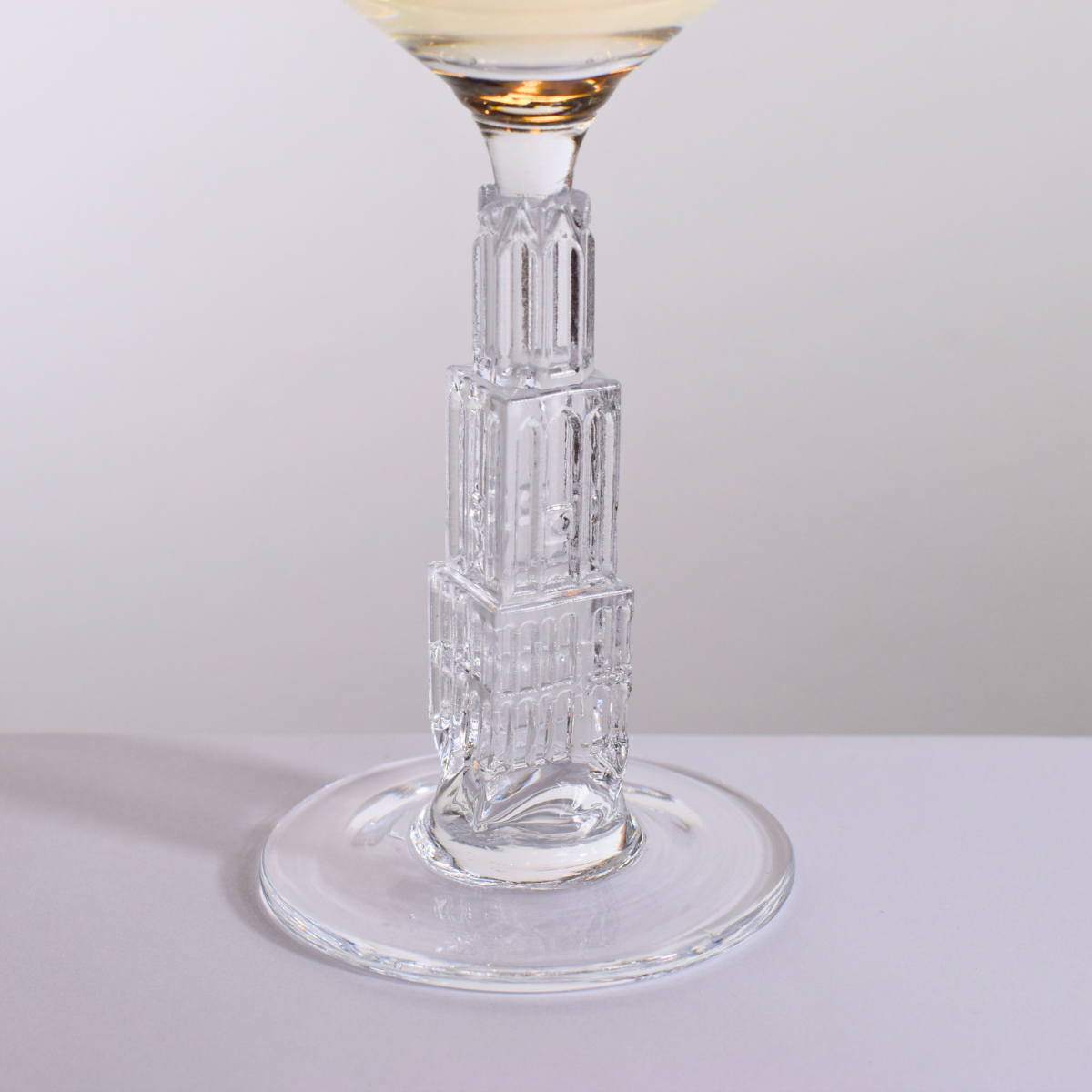 Met de hand geblazen champagneglas met de Domtoren als voet