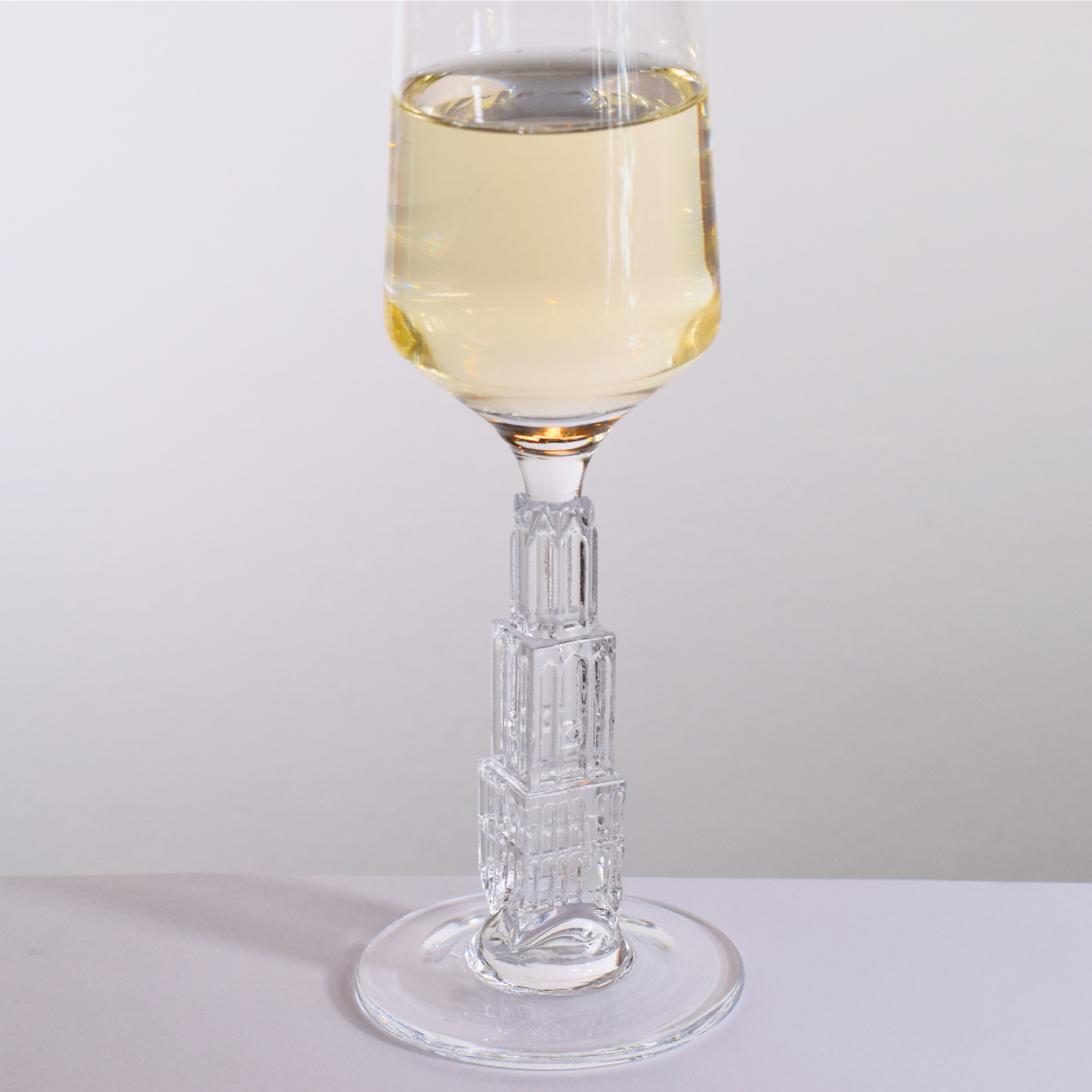 Met de hand geblazen champagneglas met de Domtoren als voet
