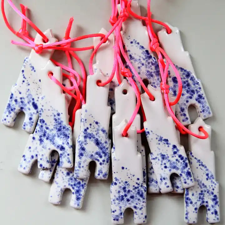 Domhanger van keramiek-Kerstbal-KimCuhfus-Winkel van Utrecht / VVV