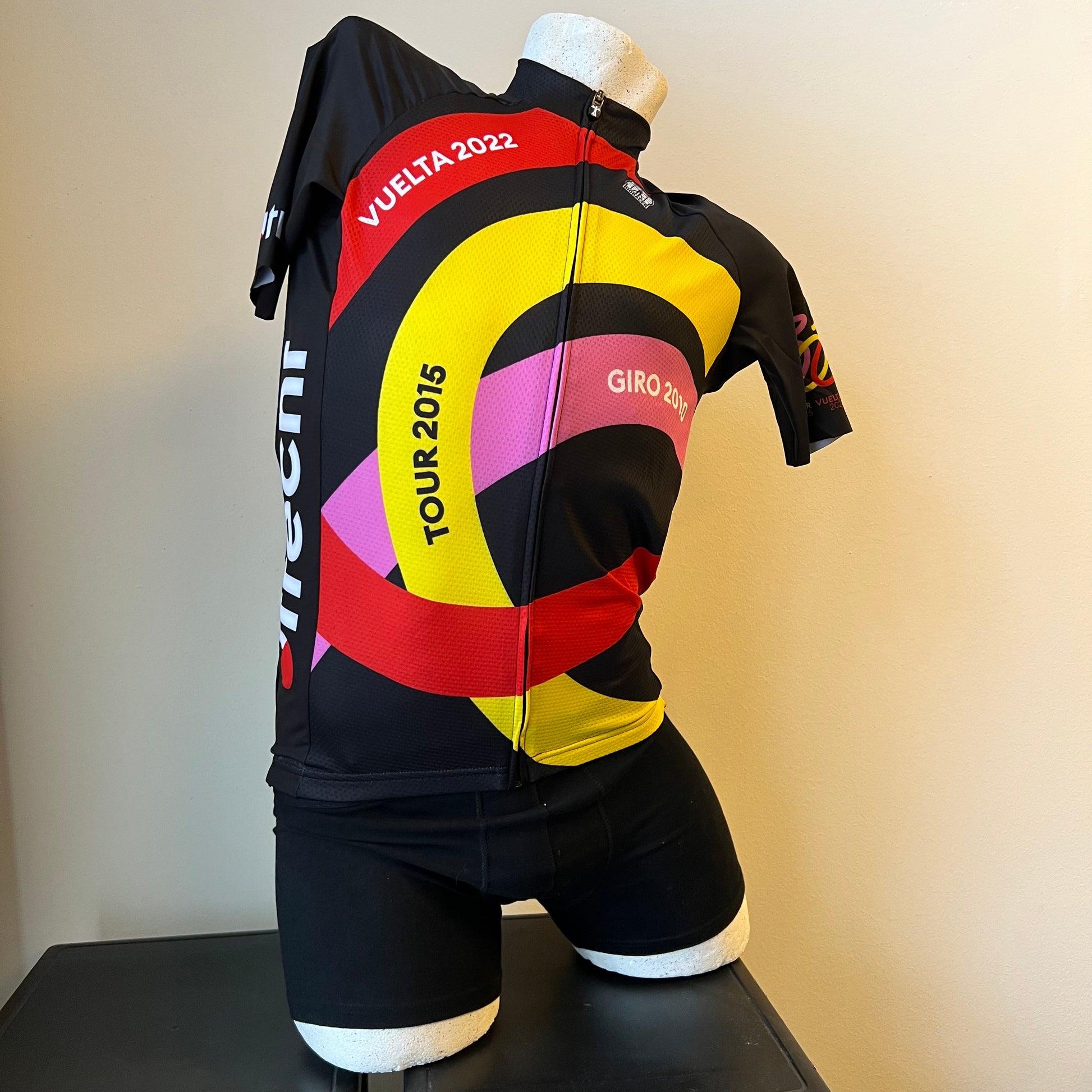 Wielrenshirt "Grand tours" kleurrijk design met alle grote rondes van de afgelopen jaren