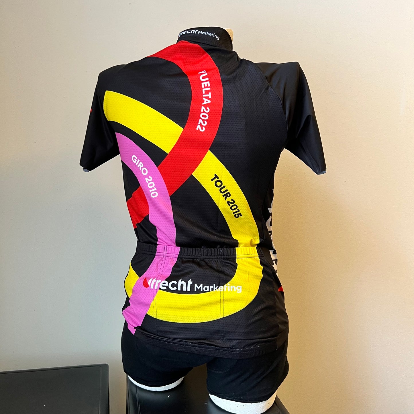 Wielrenshirt "Grand tours" kleurrijk design met alle grote rondes van de afgelopen jaren