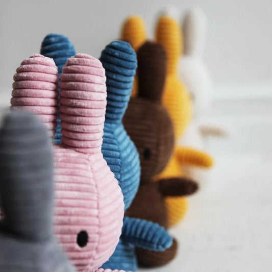 Nijntje Corduroy knuffel in 5 kleuren (roze, blauw, bruin, geel en wit)