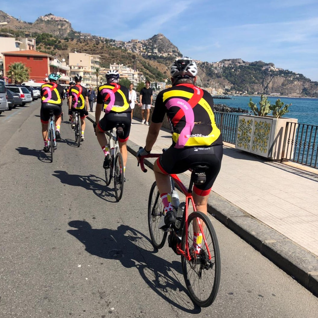 Wielrenshirt "Grand tours" kleurrijk design met alle grote rondes van de afgelopen jaren