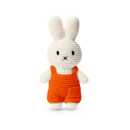Nijntje in een oranje overall
