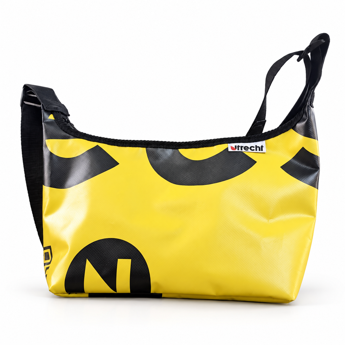 Gele Bannerbag Tas met zwarte opdruk en draagband op witte achtergrond