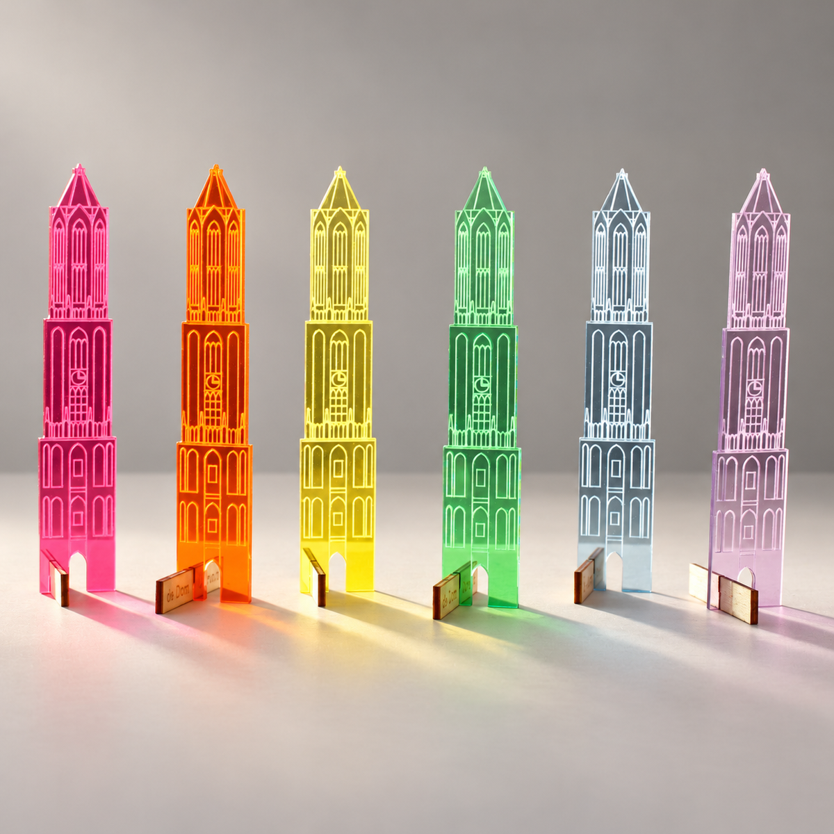 Gekleurde plexiglas Domtorens met standaard